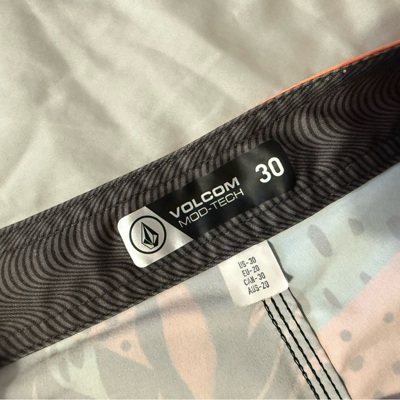 Volcom Mod-Tech Board Shorts - Picture 6 of 7